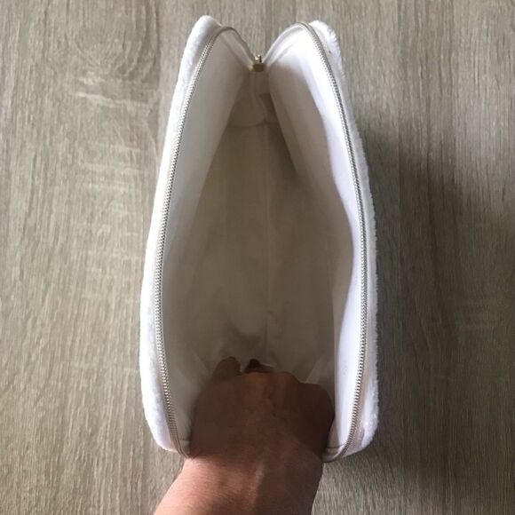 NEW … GUERLAIN PARIS Cosmetic / Makeup Bag - Picture 3 of 4